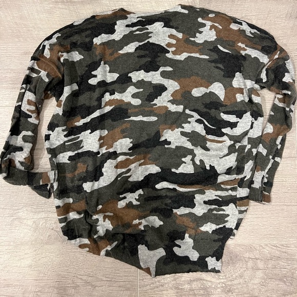 Camo Sweater- size small LF brand - Picture 4 of 5